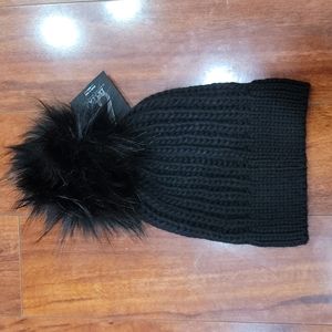 NWT WOMEN'S BA-BO KNIT HAT WITH  FAUX FUR POM .